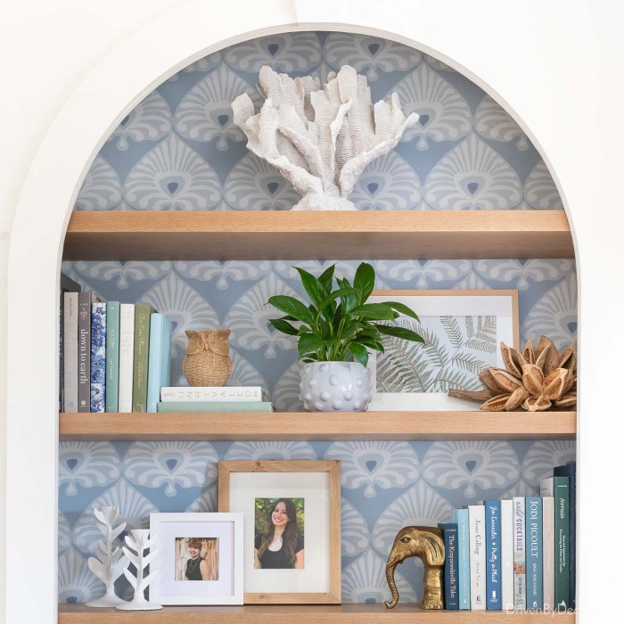 How to decorate shelving in living room