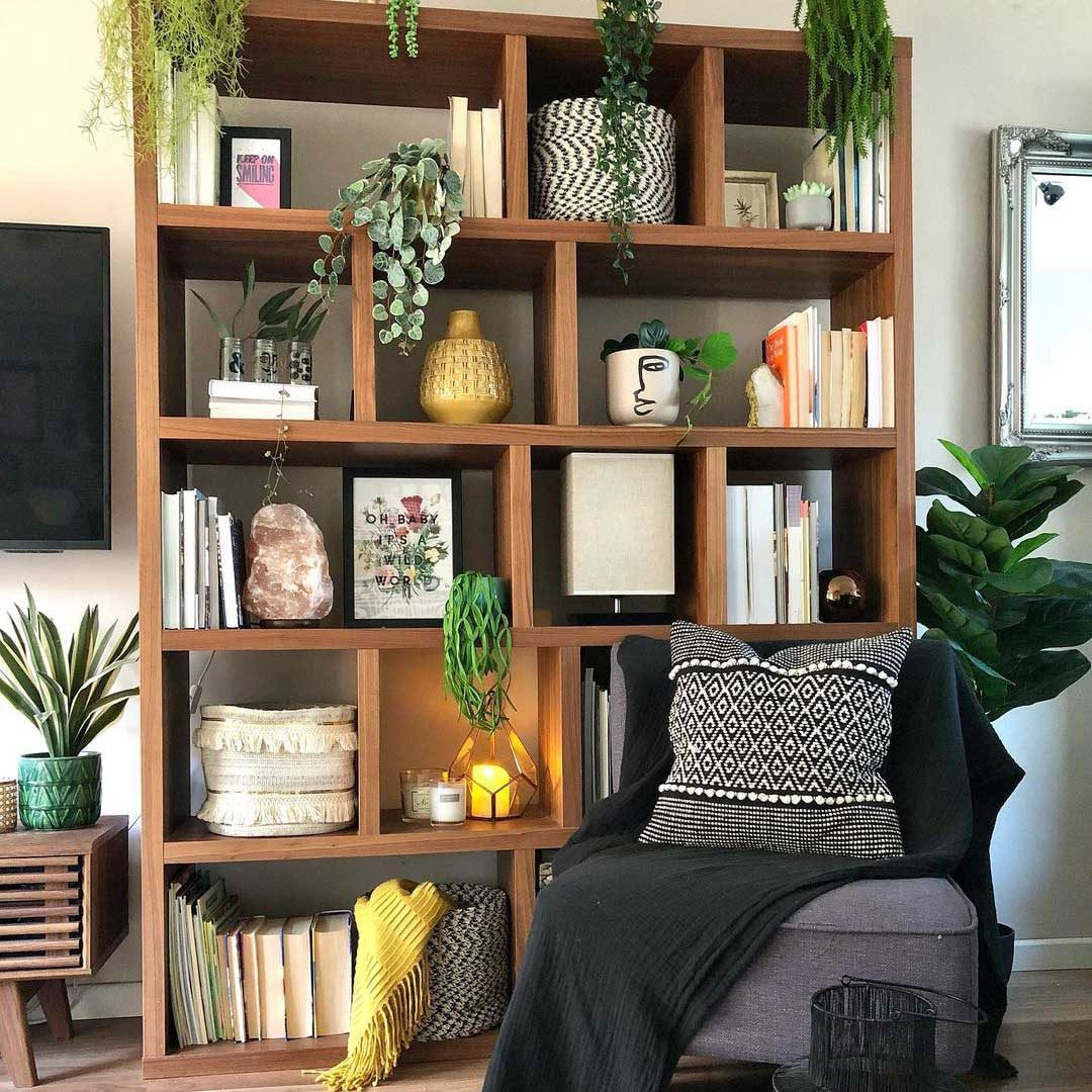 How to decorate shelving in living room